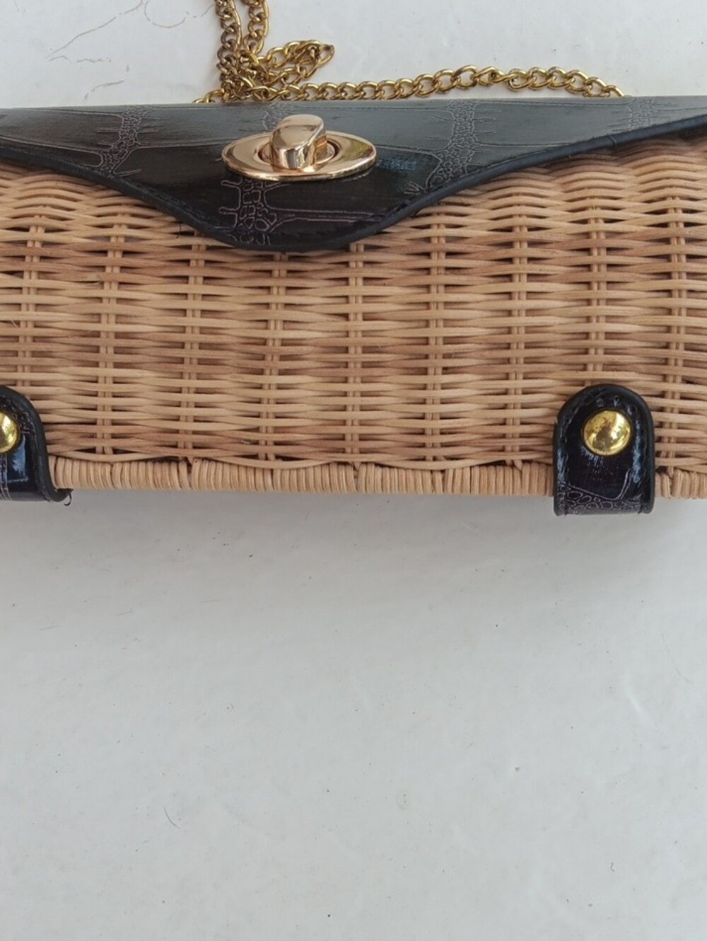 Source Unknown Woven Straw Bag with Dark Brown Trim And Gold Chain.Vintage - Picture 4 of 7